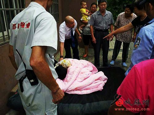 苏州90后女子感情受挫跳楼 邻居用棉被接住救
